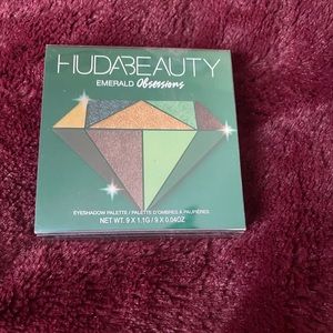 Huda Emerald obsessions